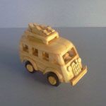 Taxi brousse en bois sculpté