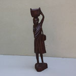 Statuette en bois sculpté