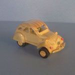 2 CV miniature en bois sculpté