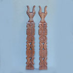 Totem en bois sculpté
