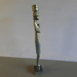 Statuette en bois sculpté